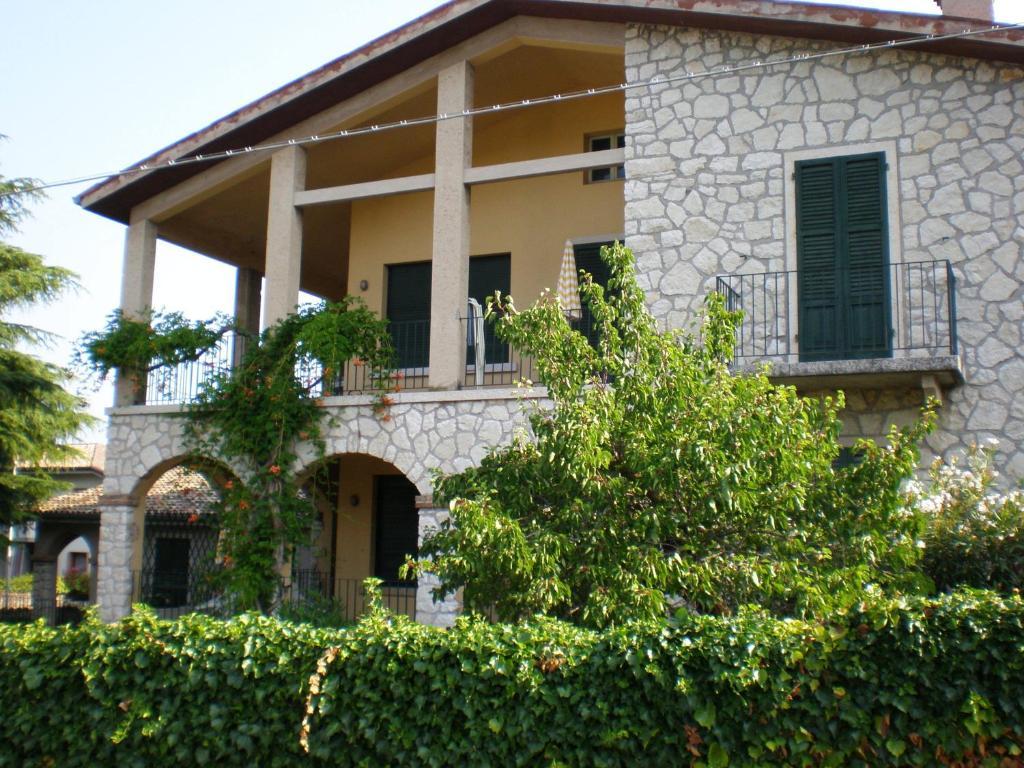 Aparthotel Residenza Le Logge Torri Del Benaco Exterior foto