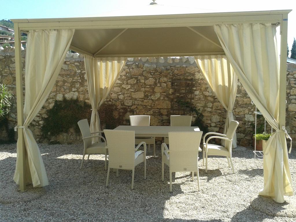 Aparthotel Residenza Le Logge Torri Del Benaco Exterior foto