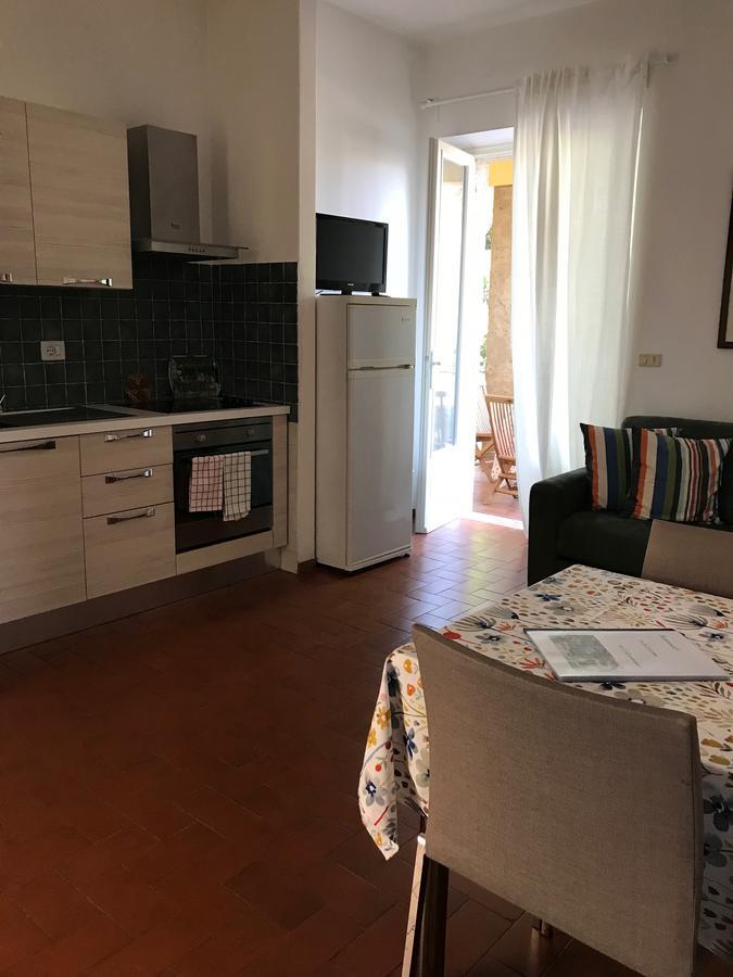 Aparthotel Residenza Le Logge Torri Del Benaco Exterior foto