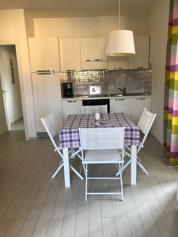 Aparthotel Residenza Le Logge Torri Del Benaco Exterior foto