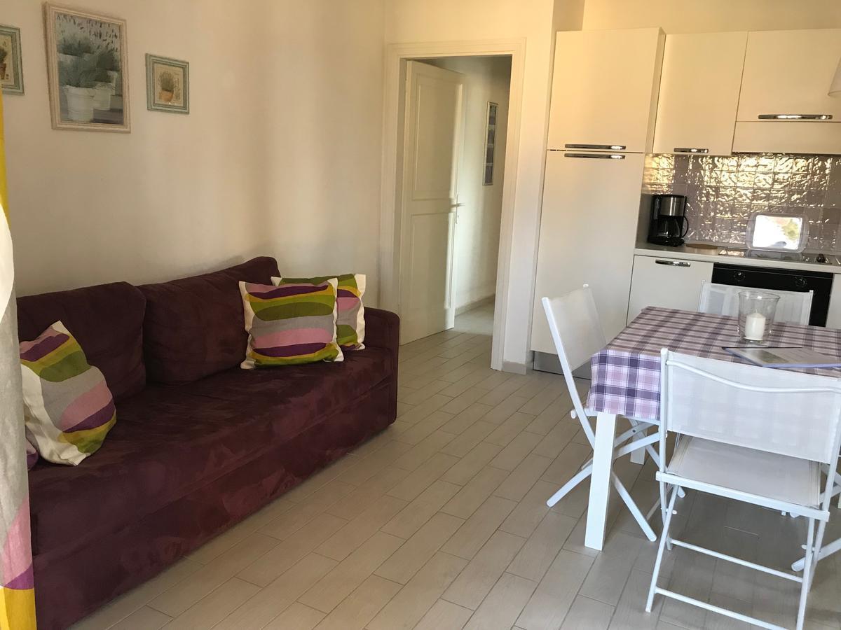 Aparthotel Residenza Le Logge Torri Del Benaco Exterior foto