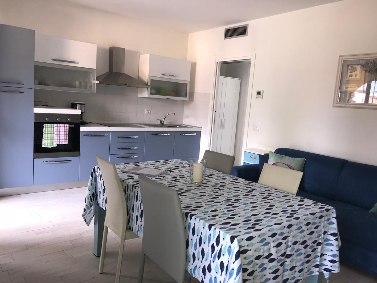 Aparthotel Residenza Le Logge Torri Del Benaco Exterior foto