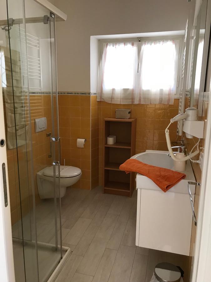 Aparthotel Residenza Le Logge Torri Del Benaco Exterior foto