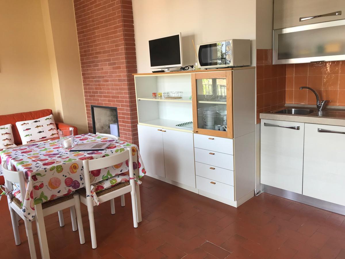 Aparthotel Residenza Le Logge Torri Del Benaco Exterior foto