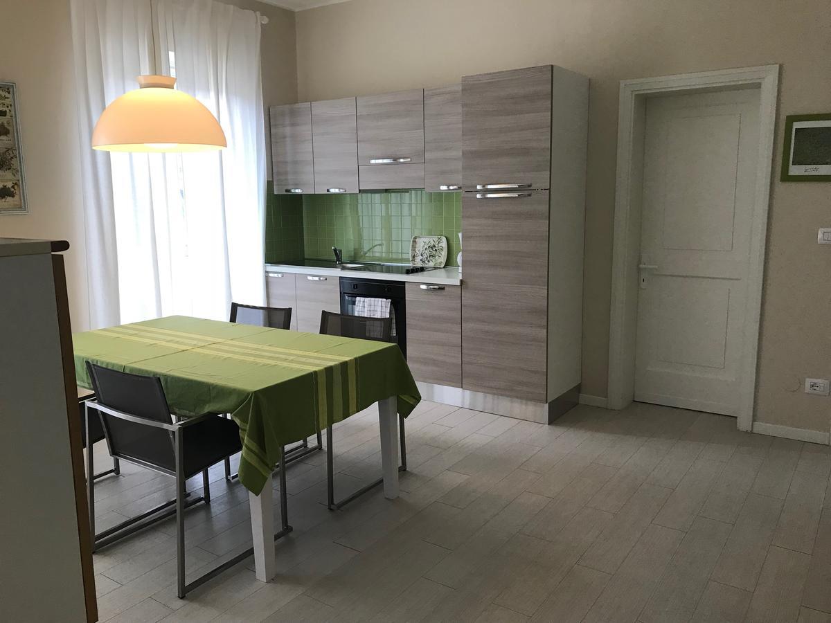 Aparthotel Residenza Le Logge Torri Del Benaco Exterior foto