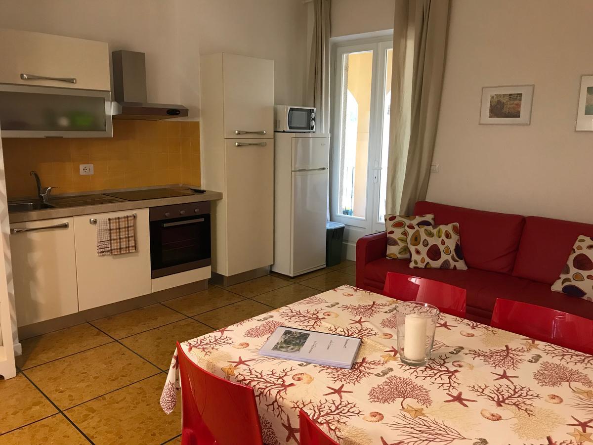 Aparthotel Residenza Le Logge Torri Del Benaco Exterior foto