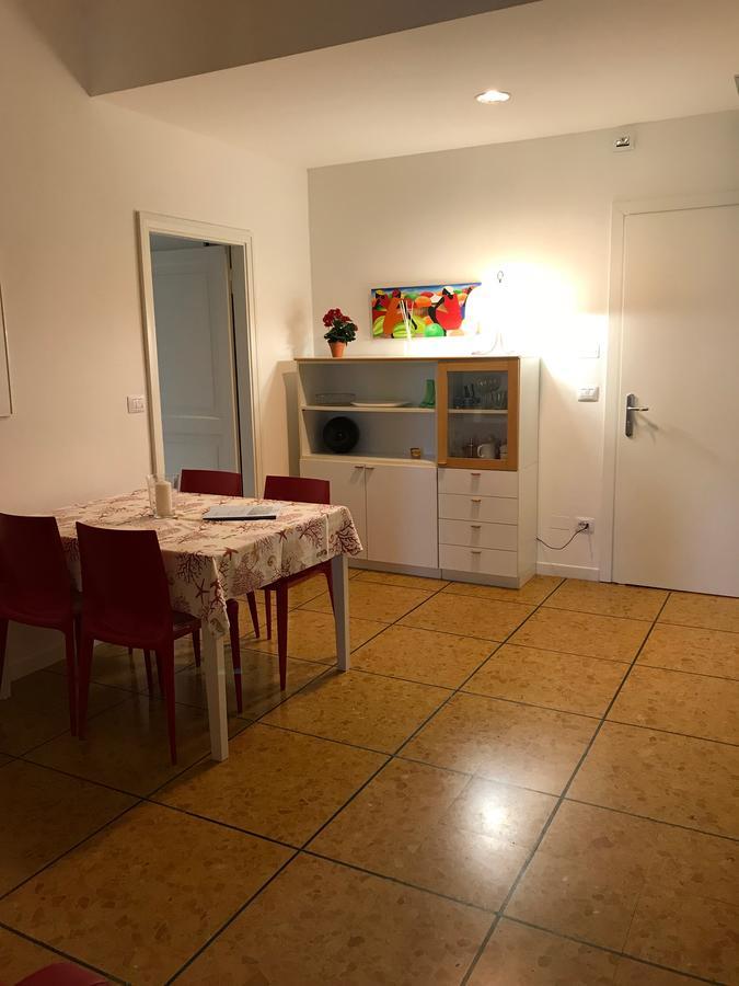 Aparthotel Residenza Le Logge Torri Del Benaco Exterior foto